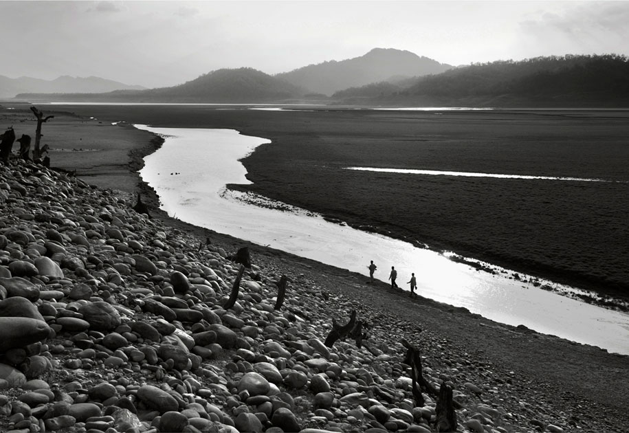 02_wwf.landscape.blackandwhite.ogilvy&mather.corbett.nationalpark.india.jpg